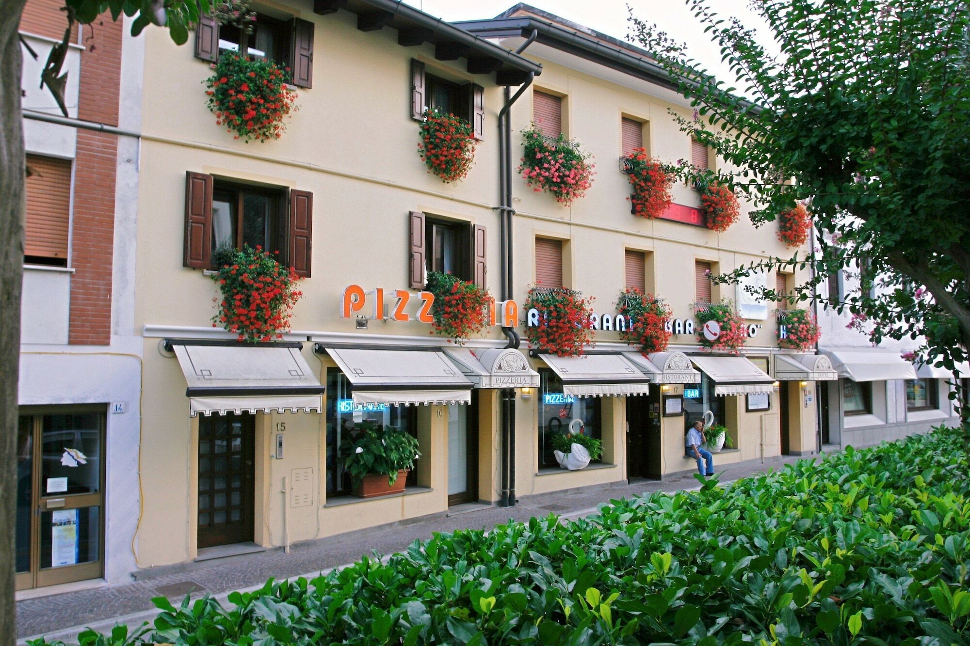 Hotel Ristorante Cigno Latisana Exterior photo